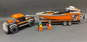 LEGO 4x4 con Motoscafo 100% Completo con 2 Minifigure e Set Istruzioni #60085 - Foto 1 di 9