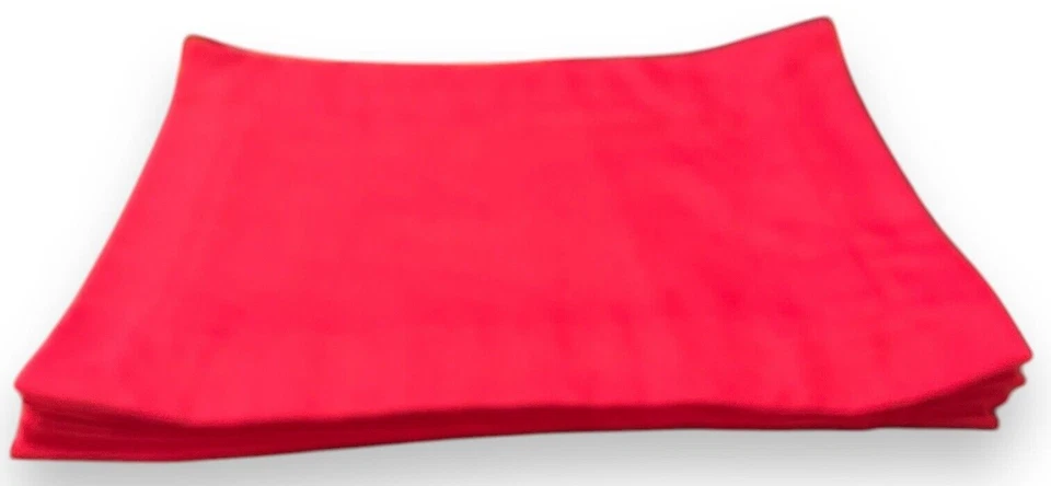 10 Colocaciones Rectangulares Clásicas de Dobladillo Rojo para Vacaciones de Navidad Todo el Año Foto 1 de 4