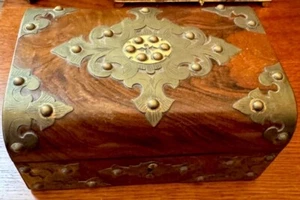 VICTORIAN CHESTNUT & BRASS JEWELRY BOX, ALL ORIGINAL, w/ 2 LEVELS INSIDE. MINT - Picture 1 of 6