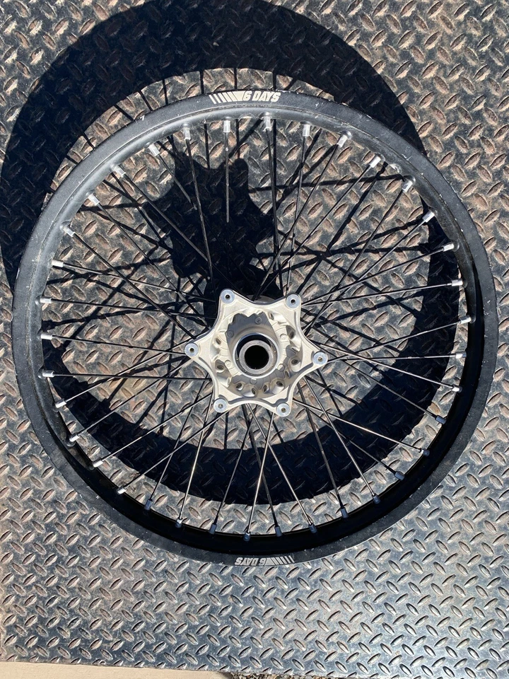 KTM 前轮限量版六天版 — 第 1/4 张图片