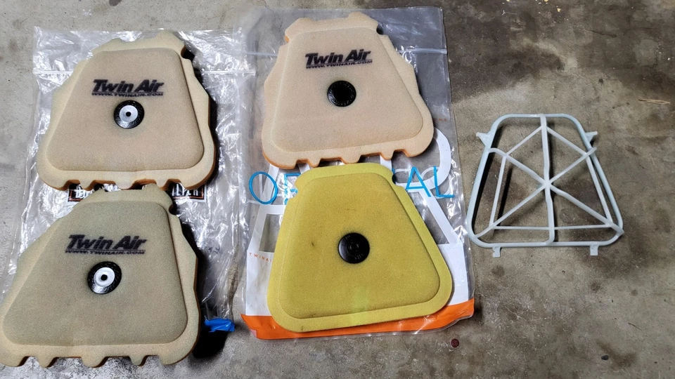 Air Filter & Cage Yamaha YZ450F  YZ250F  WR250 YZ250FX  2018-2024 — 第 1/1 张图片