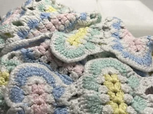 Handgefertigte gehäkelte Pastell Babydecke - Bild 1 von 4