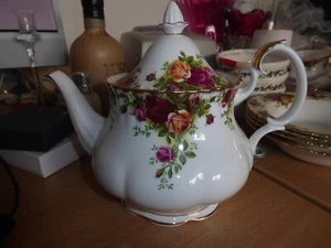 Royal Albert Old Country Roses Teapot large size 1st - Picture 1 of 6