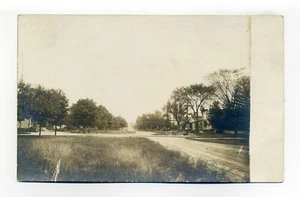 Berlin Center Ohio cancelar, "pequeño ternero encantador en el granero", postal de 1911 RPPC - Imagen 1 de 3