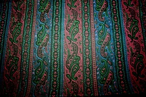 1-1/2 YARDS COOL REVERSIBLE PAISLEY BY JOAN KESSLER - Picture 1 of 6