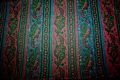 1-1/2 YARDS COOL REVERSIBLE PAISLEY BY JOAN KESSLER - Image 1 of 4