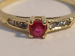 Anello Oro Giallo 14K~**3,2MM ACCENTI RUBINO E DIAMANTE**~1,4 grammi~TAGLIA 6,75 - Foto 1 di 17