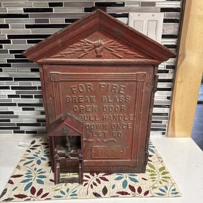 Caja de alarma contra incendios vintage de hierro fundido Gamewell Break Glass con mango de tracción en gran forma  Foto 1 de 4