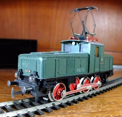 Marklin 3001 HO gauge DB E63 electric locomotive in green livery - Image 1 of 4