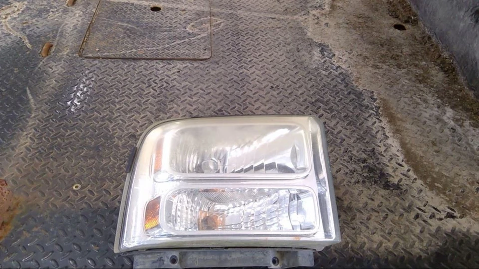 Compuesto de faros de pasajero para camioneta Ford F250SD 05-07 610684 Foto 1 de 2