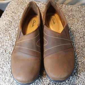 Scarpe Clarks da donna Cora Edge slip-on in pelle marrone taglia US 6,5 - Foto 1 di 17