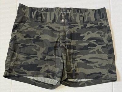 COLUMBIA Omni-Shield - Women's Green Camo Hiking Shorts - Size 10 - Image 1 of 4