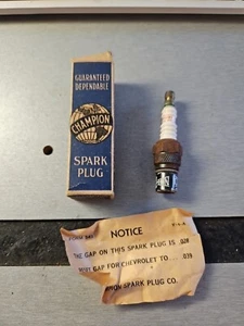 Vintage NOS Champion Spark Plug Y-4-A (Lot 293) - Picture 1 of 6