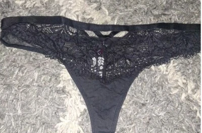 Adore Me/VS Criss Cross 丁字裤内裤全新大号黑色  — 第 1/4 张图片