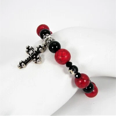 Cross Charm Red Black Bead Bracelet Silver Tone Magnetic Clasp Handmade #33 - Image 1 of 4