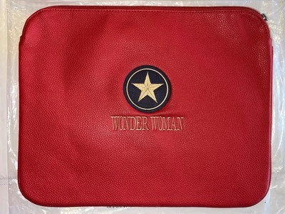 Jewell by Thirty-One Wonder Woman Rojo Guijarro Estuche con Cremallera para Laptop (12x15) Nuevo Foto 1 de 4