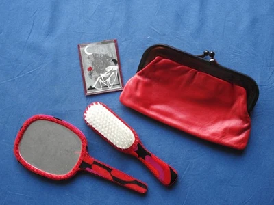 Lot Vintage : pochette de soirée + miroir à main + brosse à cheveux + miroir - Imagen 1 de 4