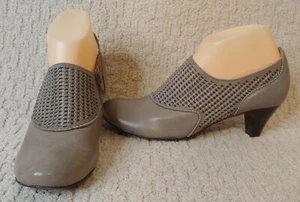 Gentle Souls grau melodiöse genähte Details Absatz Bootie Schuhe NEU 7,5 M Reißverschluss - Bild 1 von 9