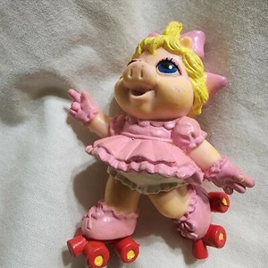 Miss Piggy on Roller Skates Muppet Babies McDonalds Happy Meal Toy Vintage - Picture 1 of 4