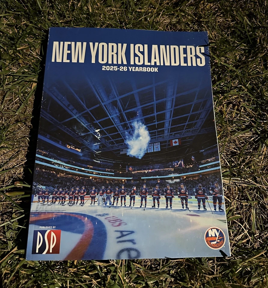 Anuario New York Islanders 2025-2026 UBS Arena Matthew Schaefer - 28 de noviembre de 2025 Foto 1 de 2