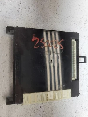 Caja de fusibles multiplexada de conexiones Lexus CT200H 2014-2017 89221-76050 Foto 1 de 4