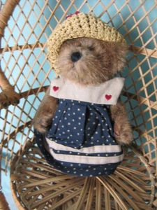 Boyds Bears and Friends Caroline Mayflower Archive Collection 6 ins tall NWT - Picture 1 of 2