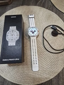 Samsung Galaxy Watch Ultra 47MM LTE Unlocked SM-L705 (Titanium White) - Photo 1 sur 9