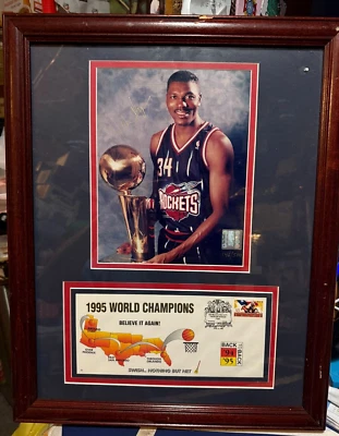 HAKEEM OLAJUWON-HOUSTON ROCKETS--AUTOGRAPHED PHOTO WITH TROPHY--FRAMED--20" X 16 - Image 1 of 4