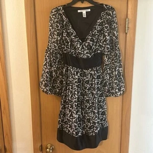 Diane von Furstenberg Myrte Blumen Seide Puffärmel Wickelkleid schwarz Größe 8 - Bild 1 von 12