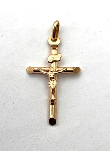 9ct Solid Yellow Gold Crucifix Cross With Jesus Pendant 0.9 Grams 375 9K - Picture 1 of 3