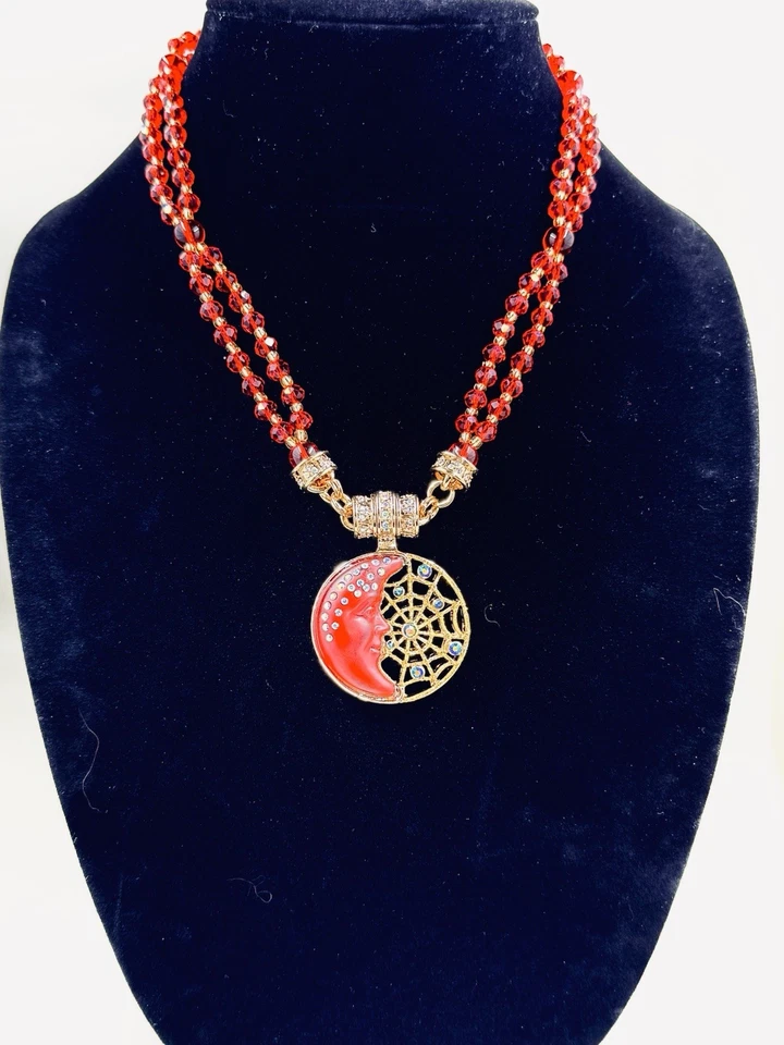 Pingente magnético assinado Kirk’s Folly RARO lua vermelha e colar vermelho com contas duplas - Imagem 1 de 4