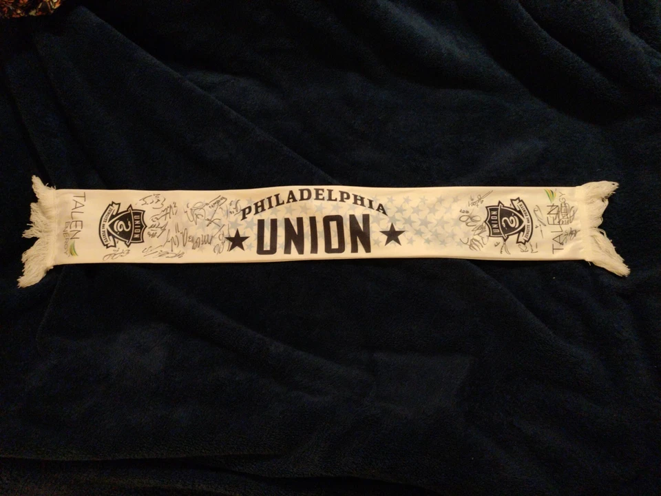Philadelphia Union 2015? Bufanda de fútbol autografiada firmada por el equipo Foto 1 de 4