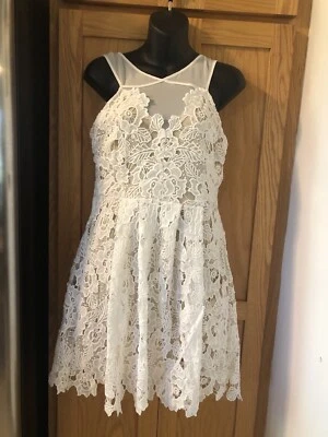 Vestido Formal Corto de Encaje Francesca's Marfil Talla Pequeña Foto 1 de 4