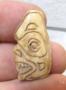 Maschera Alaska intagliata corna made in Alaska, piccola alta 1,25, carina Alaska da collezione - Foto 1 di 4