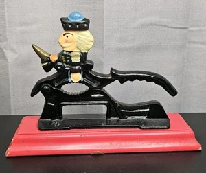 Vintage Nussknacker aus Gusseisen handbemalt Holzsockel - Bild 1 von 10