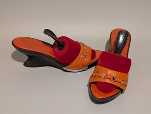 Salvatore Ferragamo Tacones Deslizables de Cuero Naranja para Gatito - Reino Unido Talla 6 (US 8) - Imagen 1 de 22