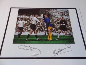 Tottenham Hotspur v Leeds United 1966 Dave Mackay Billy Bremner signierter Vordruck - Bild 1 von 1