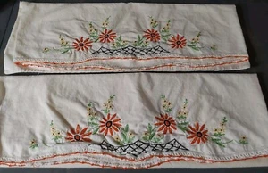 Vintage Hand Embroidered Pillowcase Flower Bouquet Crochet Edging 20x28 2pc - Picture 1 of 5