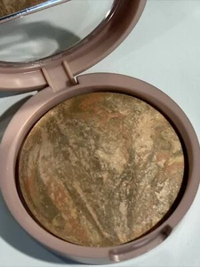 LAURA GELLER BAKED BALANCE N GLOW ILLUMINATING FOUNDATION~ SHADE DEEP 9 GRAMS - Picture 1 of 3
