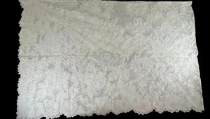 SEMI-MANUAL BED COVER. LACE AND PROFUSE EMBROIDERY BY HAND. SPAIN. XIX - XX CENT - Picture 1 of 1