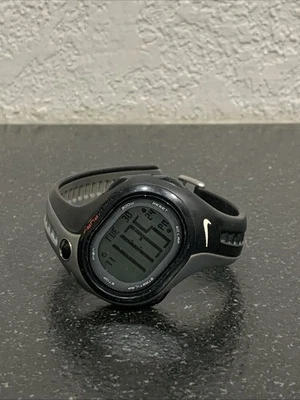 Relógio Nike Triax Fury unissex 49mm luz de fundo preta 50 voltas WG00-4000 nova bateria - Imagem 1 de 4