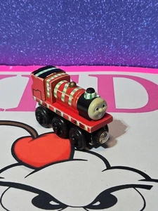 James mit Teamfarben - Thomas the Tank Engine Holzeisenbahn - Bild 1 von 7