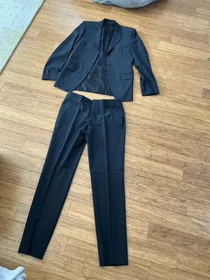 Traje Prada Hombre, 46R, Hecho en Italia, 100% Lana Virgen, Excelente Estado Foto 1 de 4