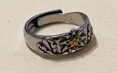 Anillo Flor Amarillo Planta Acero Inoxidable 2 Tonos Tamaño Ajustable Foto 1 de 4