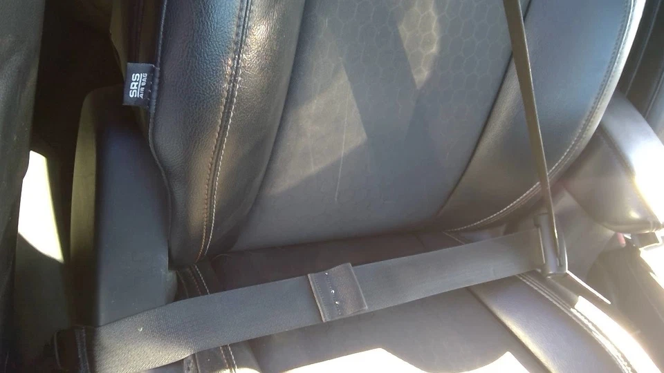 Used Front Right Seat Belt Front fits: 2017 Jeep Compass new style horizontal re - Изображение 1 из 4