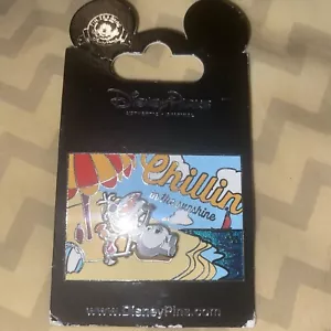 Walt Disney World 2014 Pin - Olaf Chillin In The Sunshine Beach Scene - Picture 1 of 3