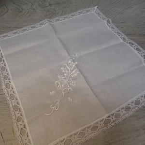 Pañuelo de encaje blanco con campanas de boda bordado sin manchas 11" - Imagen 1 de 4