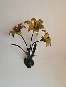 Escultura de mesa brutalista de mediados de siglo moderna de lirios de bronce de latón de lirios del día de Pascua  - Imagen 1 de 15