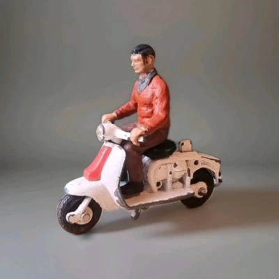 Britains Lambretta Scooter con personaggio pilota originale 1:32 moto rara - Immagine 1 di 4