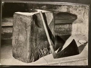 Postcard Laminated executioners block and axe at the Tower of London B68 - Bild 1 von 2